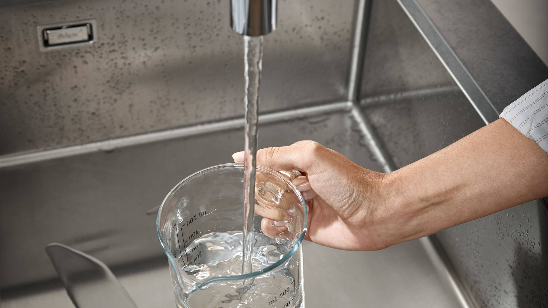 Смеситель однорычажный для кухнис выдвижным душем HANSGROHE ZESIS M33 2 JET 74810000 150 мм, c EcoSmart, хром