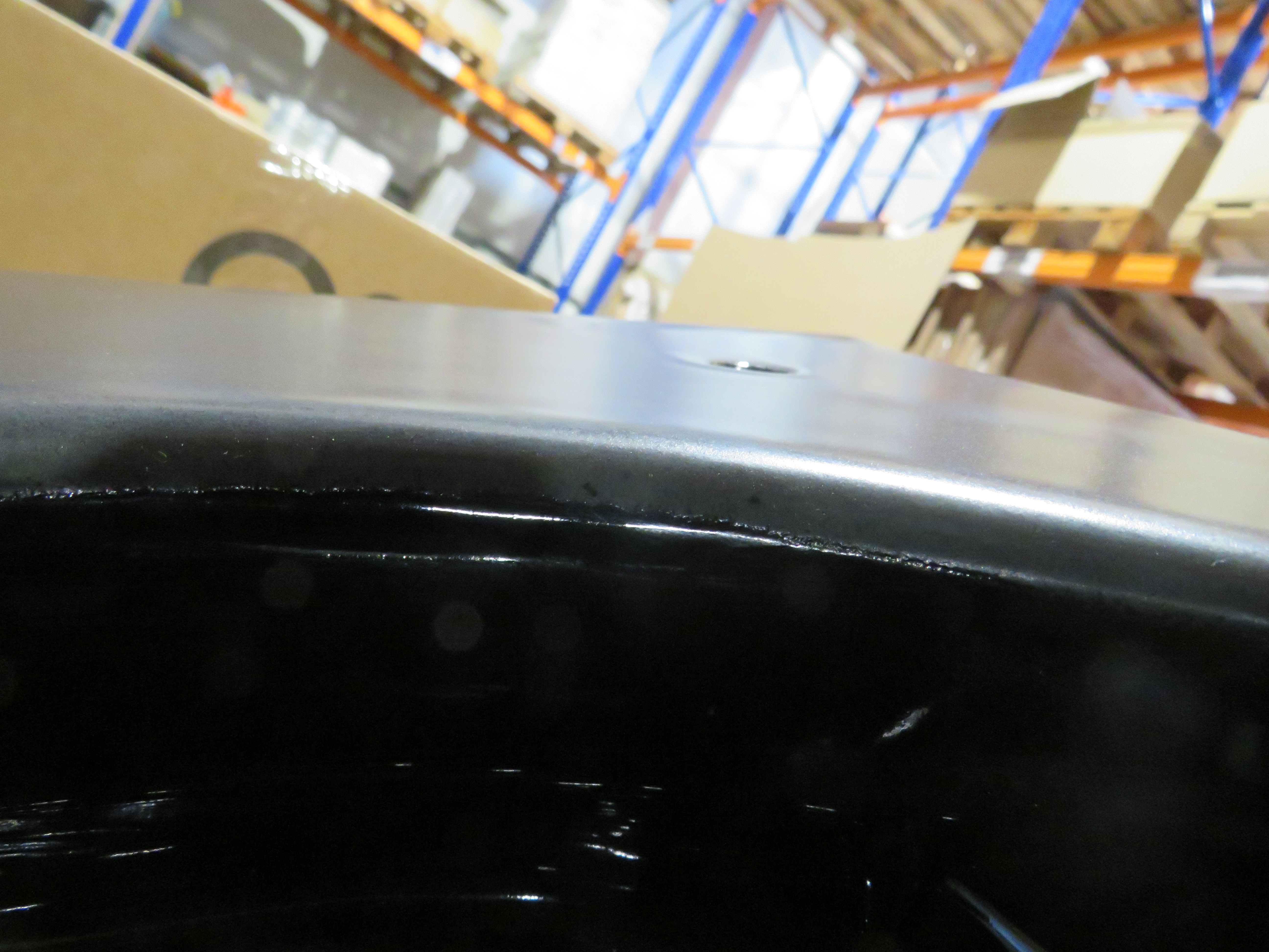 УЦЕНКА. Унитаз подвесной безободковый GSI PURA  881526_УЦ/2    550 мм х 360 мм, с Swirlflush, для крепежа FISR2, чёрный матовый Ardesia / Дефект: неровности эмали и краски на бортике