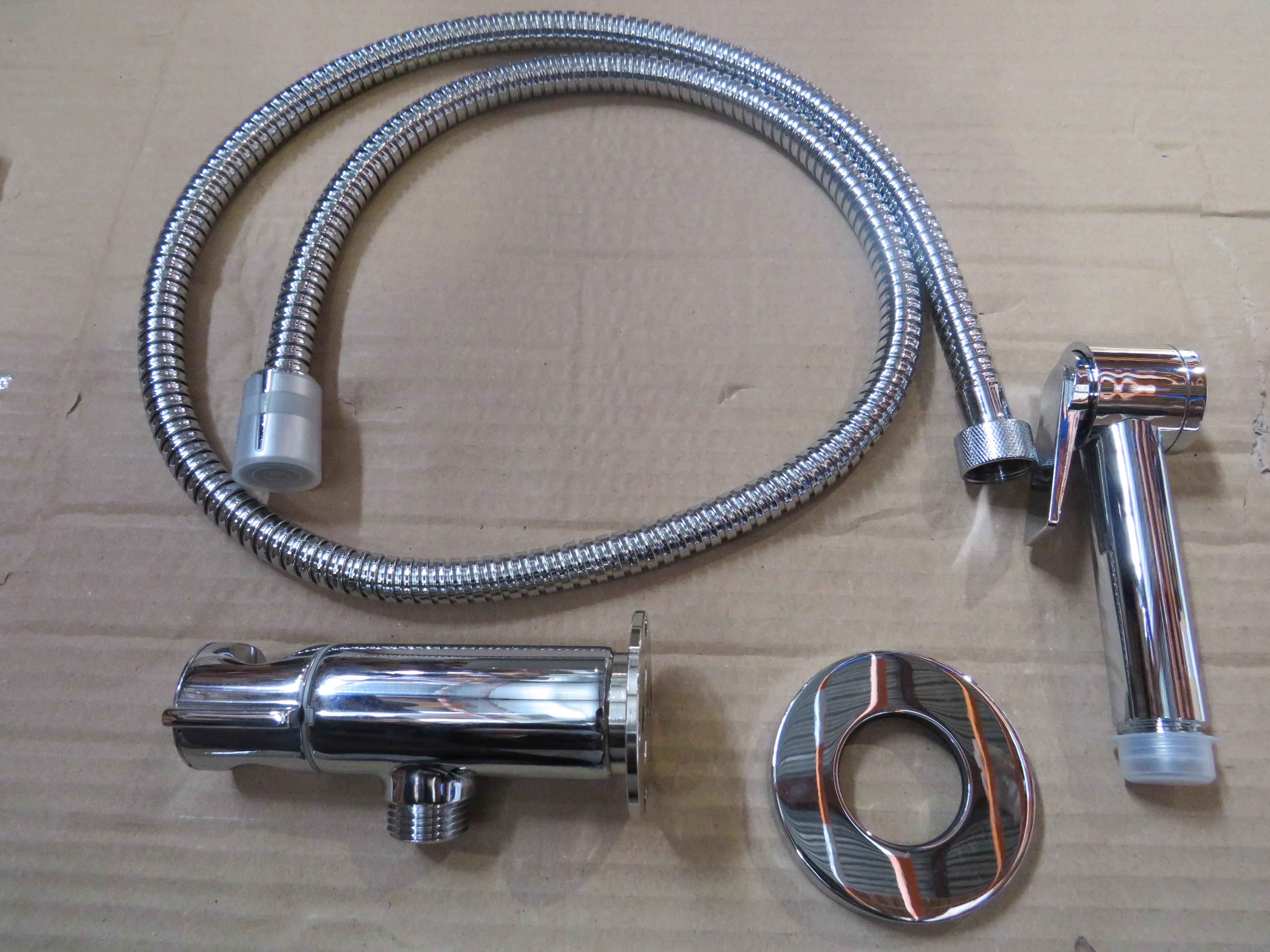 УЦЕНКА. Гигиенический душ с прогрессивным смесителем Bossini Paloma Flat  E37011B.030_УЦ   Хром (комплект) /Товар с выставки. Состояние хорошее. Проверить комплектацию при заказе.