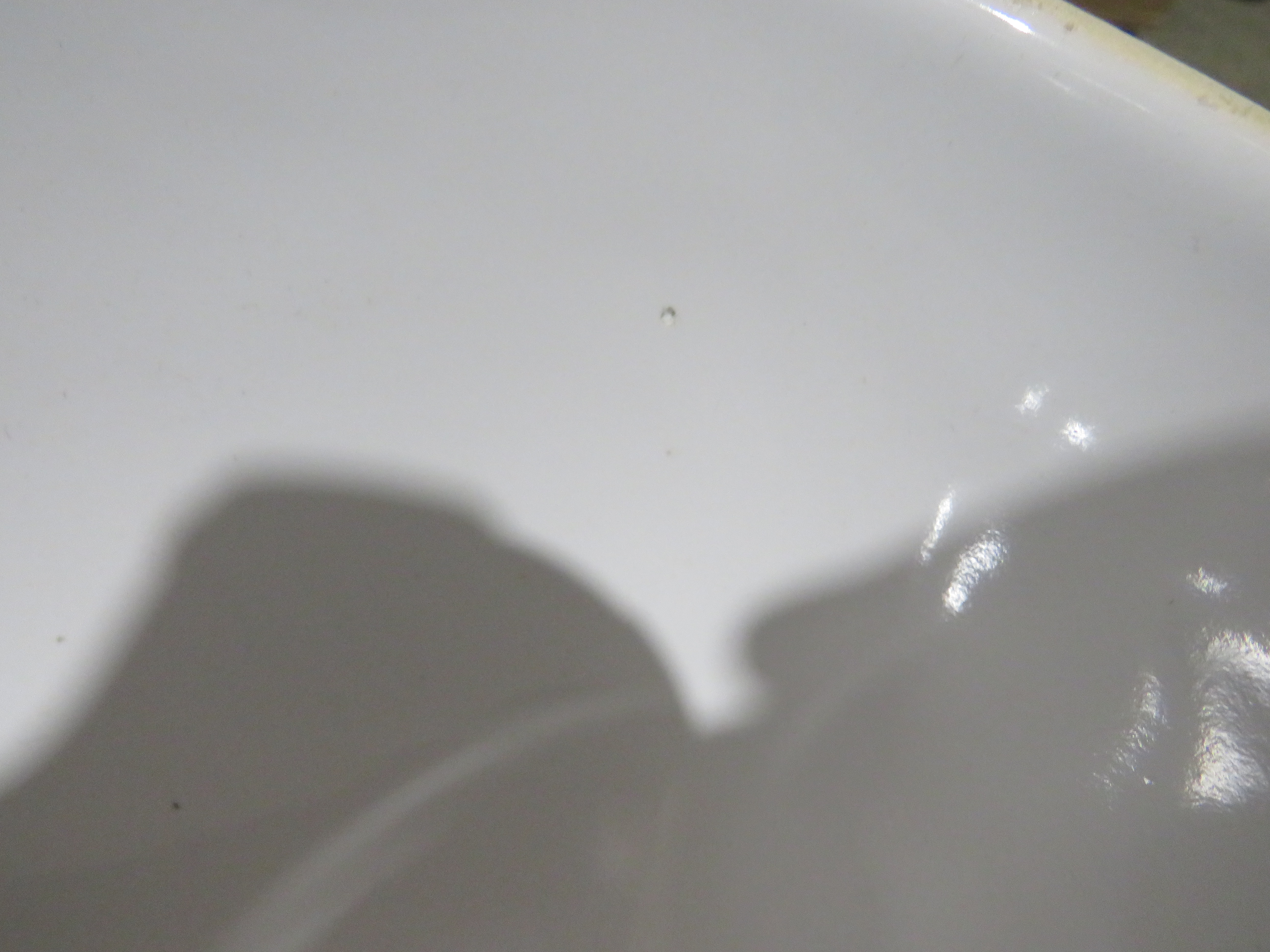 УЦЕНКА. Раковина встраиваемая снизу GSI PURA  724311_УЦ/5   550 мм х 380 мм, без отверстия для смесителя, с переливом, белый глянцевый / Дефект:  в чаше "укол" в глазури 