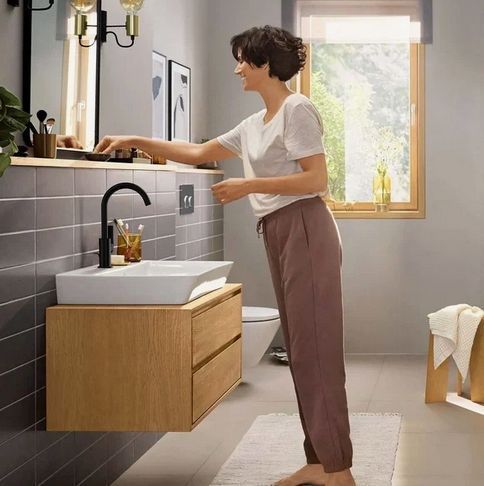 Однорычажный смеситель для раковины HANSGROHE REBRIS E 72576670 210 мм, с повортным изливом, с донным клапаном, чёрный матовый