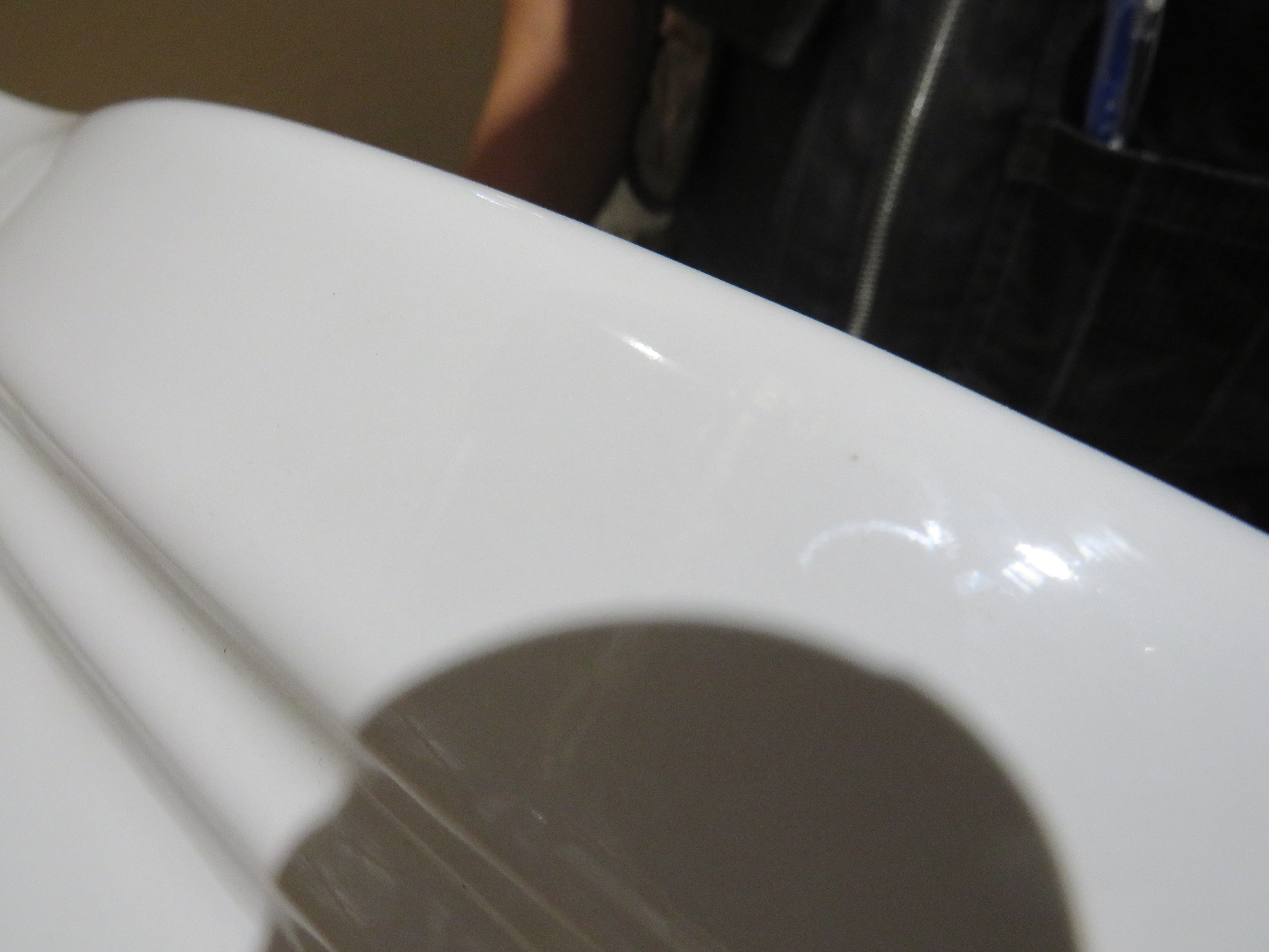 УЦЕНКА. Унитаз подвесной GSI CLASSIC   871211_УЦ/1     550 х370 мм, белый глянцевый / Дефект: скол в районе слива и точка на ободке