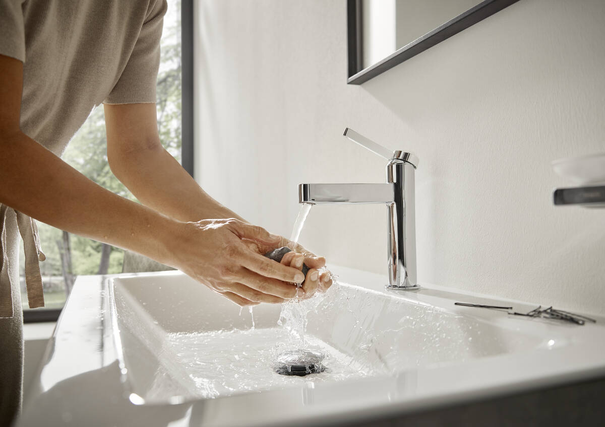 Смеситель для раковины HANSGROHE Finoris 76023000 110 мм, со сливным клапаном Push-Open, хром