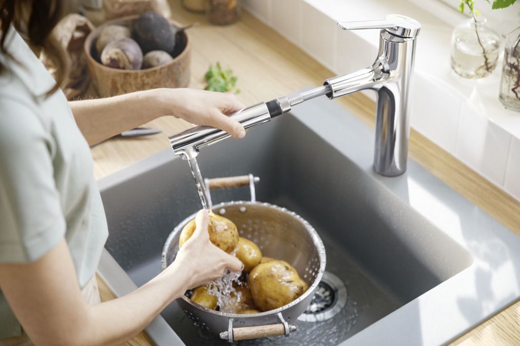 Смеситель однорычажный для кухни с вытяжным душем HANSGROHE ZESIS M38 2 JET 74801800 160 мм, под сталь