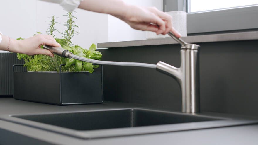 Смеситель однорычажный для кухни с вытяжным душем HANSGROHE ZESIS M33 2 JET 74803800 150 мм, с sBox lite, под сталь