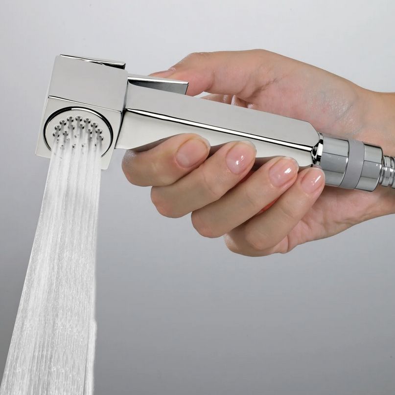 Комплект гигиенический с прогрессивным смесителем BOSSINI CUBE BRASS E38001B.083 с лейкой и шлангом, цвет чёрный хром