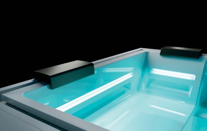 Бассейн с гидромассажем GRUPPO TREESSE PHANTOM PR1 GHOST PLUS V322MXBNB220000I 2350 мм х 2350 мм х 980 мм, с фильтрацией, хромотерапией и дезинфекцией, белый