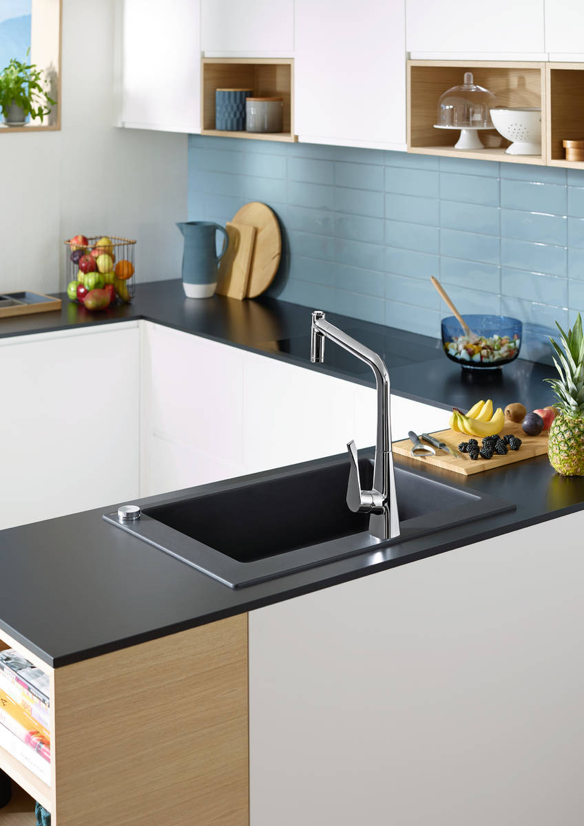 Смеситель для кухни с выдвижным изливом Hansgrohe M7120-H320 73806000 Хром