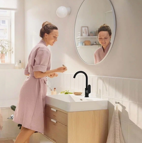 Однорычажный смеситель для раковины HANSGROHE REBRIS S 72536670 210 мм, с повортным изливом, с донным клапаном, чёрный матовый