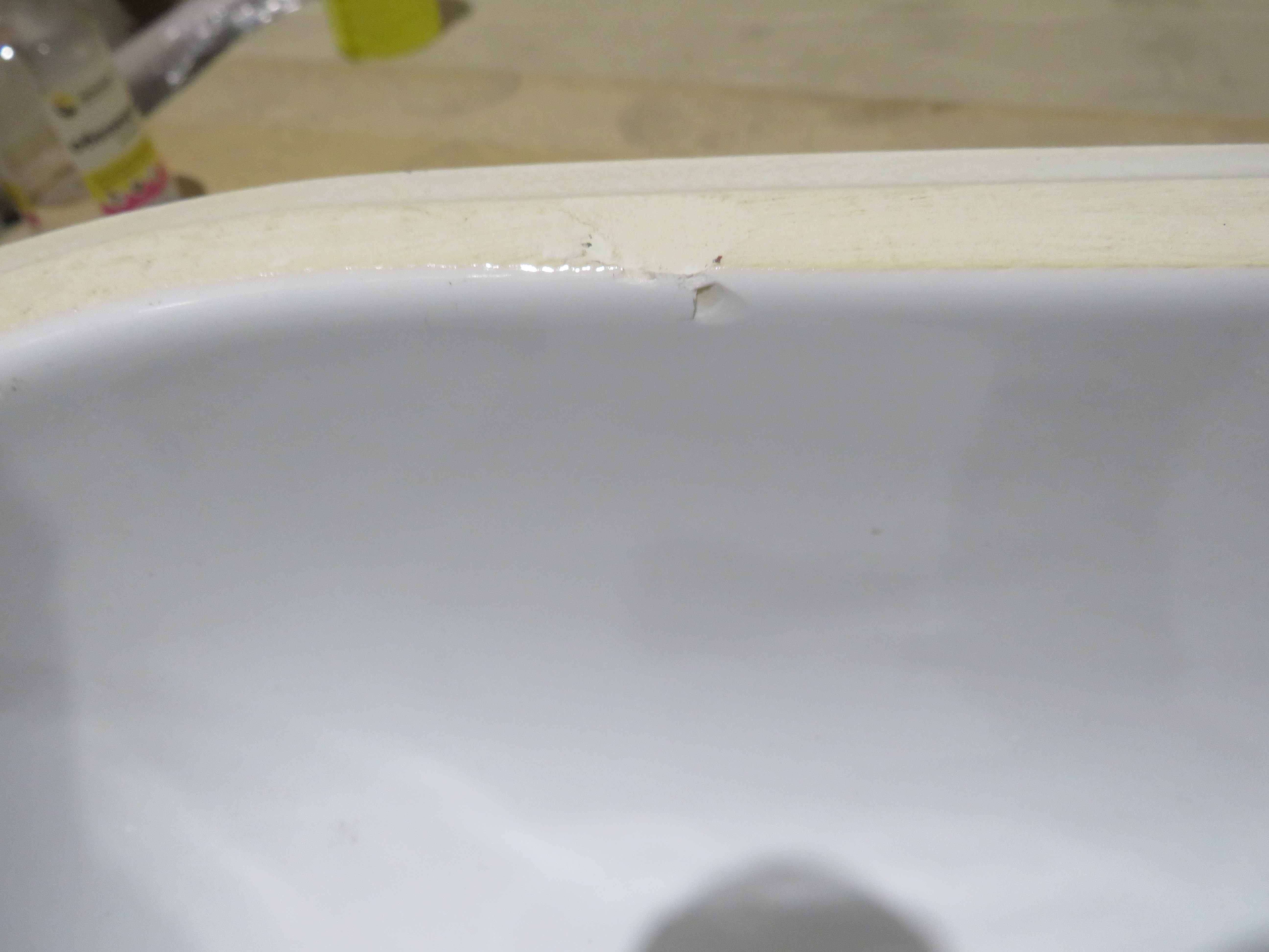 УЦЕНКА. Раковина встраиваемая снизу GSI PURA    724311_УЦ/2    550 х 380 мм, без отверстия для смесителя, с переливом, белый глянцевый /Дефект: скол на бортике.