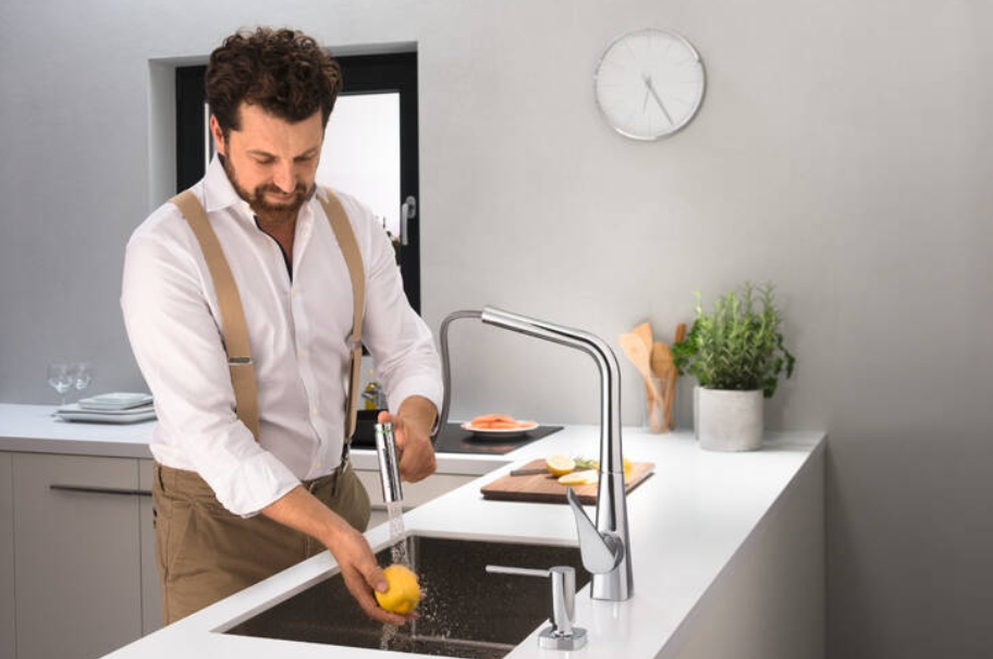 Диспенсер для жидкого мыла или средства для мытья посуды HANSGROHE A71 40468000 с квадратным основанием, цвет Нержавеющая сталь