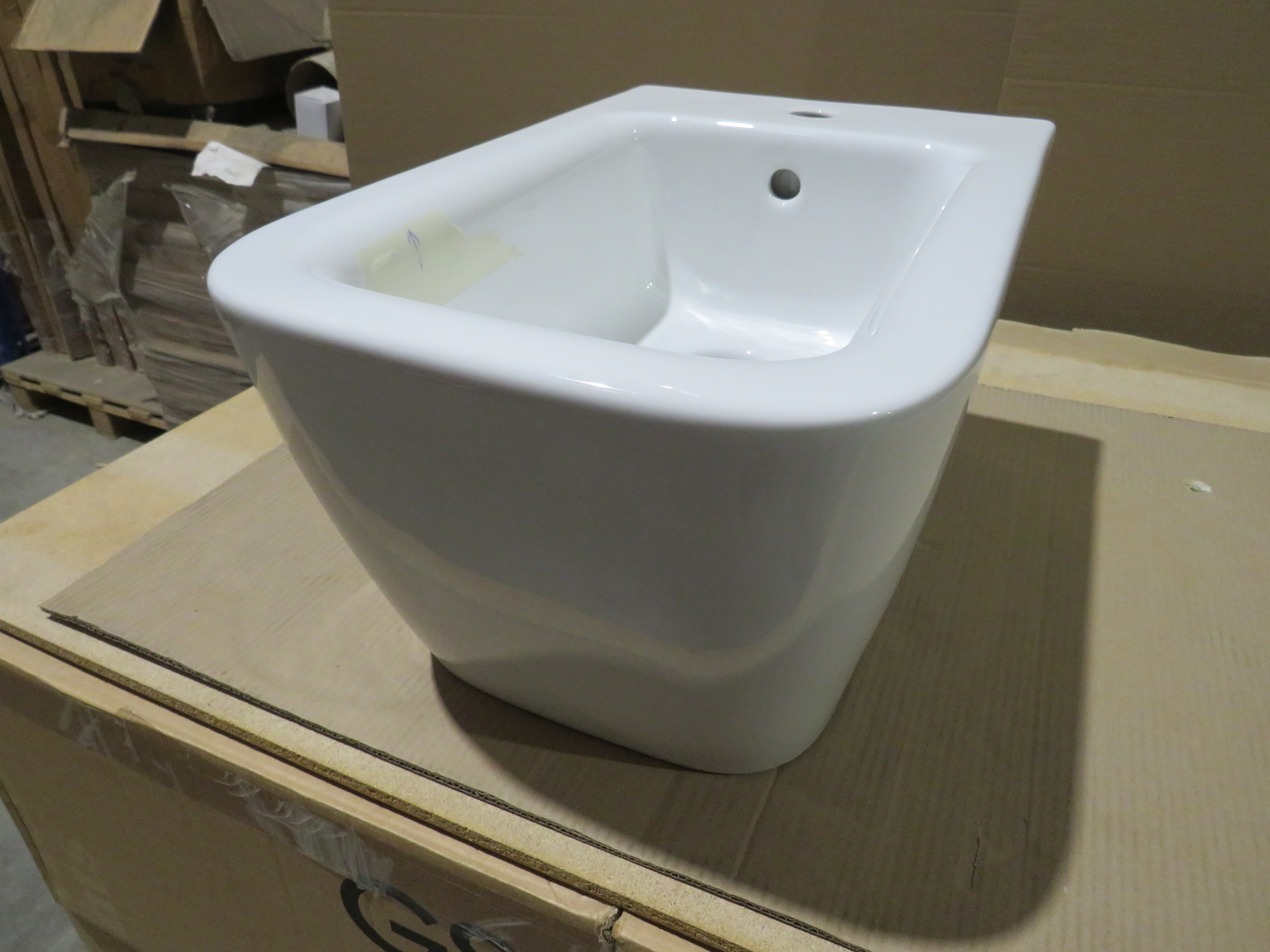 УЦЕНКА. Биде подвесное GSI NUBES   9665111_УЦ/2    550 мм х 350 мм, с отверстием под смеситель, без крепежа, цвет Белый глянцевый / Дефект:  точки и мелкая потертость