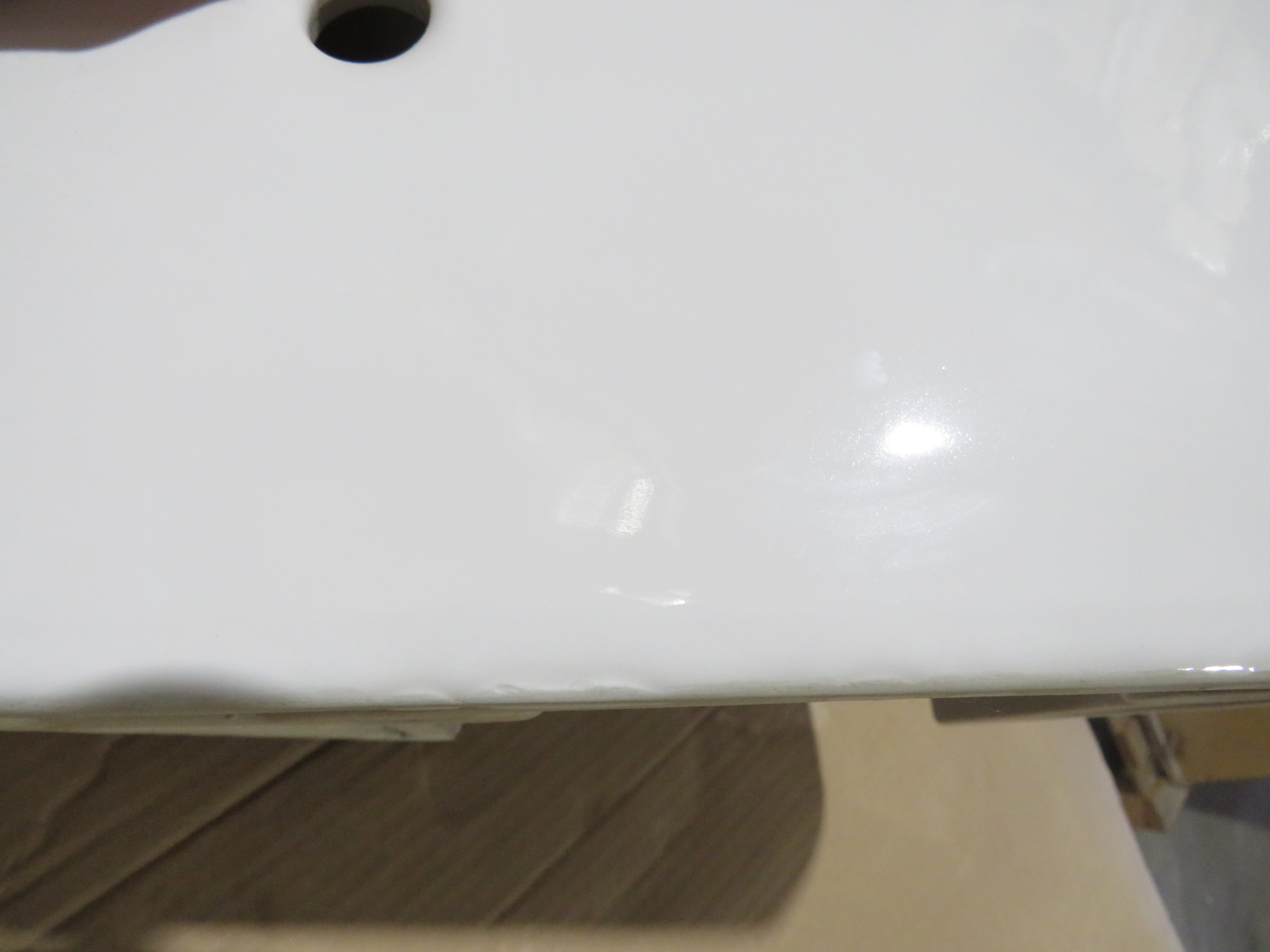 УЦЕНКА. Унитаз подвесной безободковый GSI PURA   881511_УЦ/4        550х360 мм, с Swirlflush, для крепежа FISR2, белый глянцевый / Дефект: наплыв эмали на пристенном краю и потертость на ободке