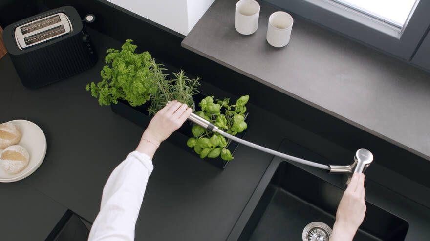 Смеситель однорычажный для кухни с вытяжным душем HANSGROHE ZESIS M33 2 JET 74803800 150 мм, с sBox lite, под сталь