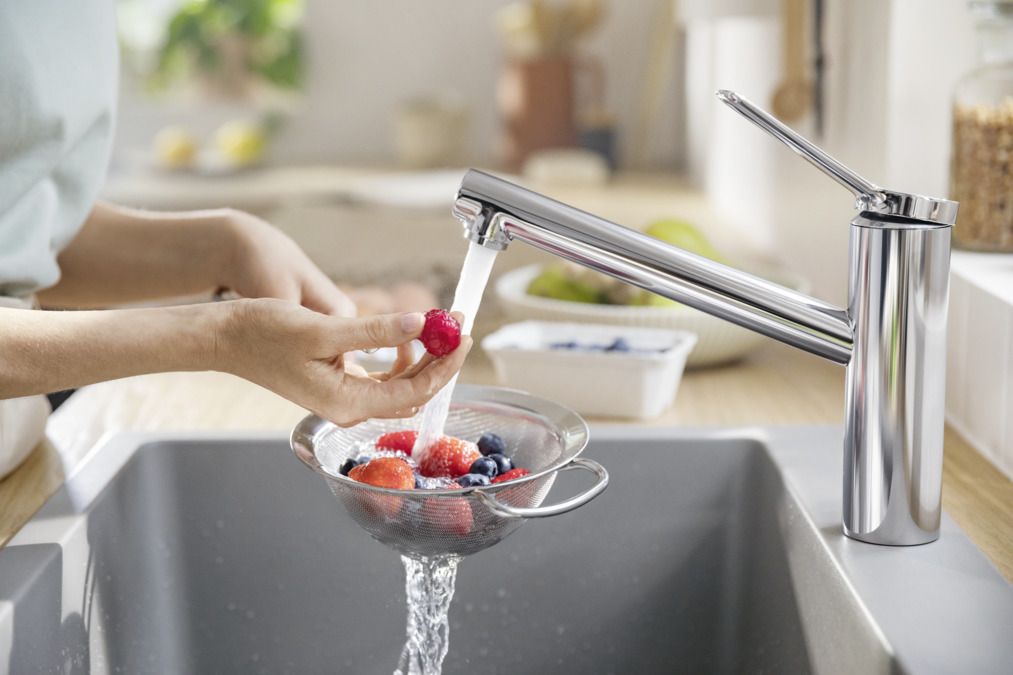 Смеситель однорычажный для кухни HANSGROHE ZESIS M33 1 JET 74802670 150 мм, чёрный матовый