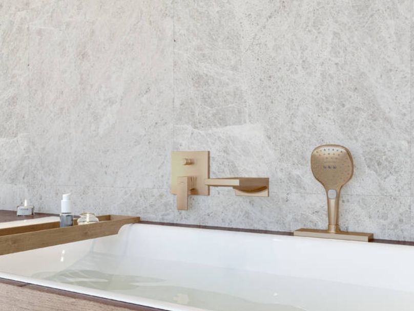 Излив на ванну настенный широкий HANSGROHE Metropol 32543990 вылет 185 мм, цвет Полированное золото