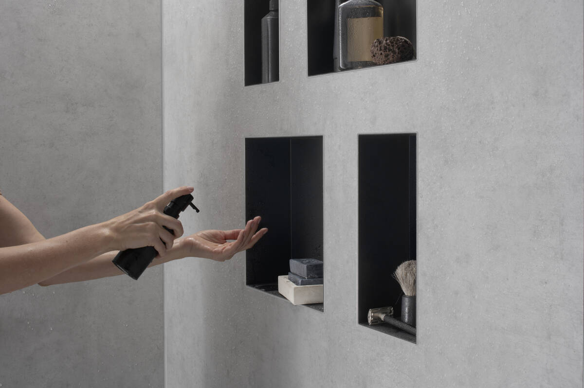 Настенный короб HANSGROHE XtraStoris Minimalistic 56070670 с открытой рамой 300 мм х 150 мм х 100 мм, матовый чёрный