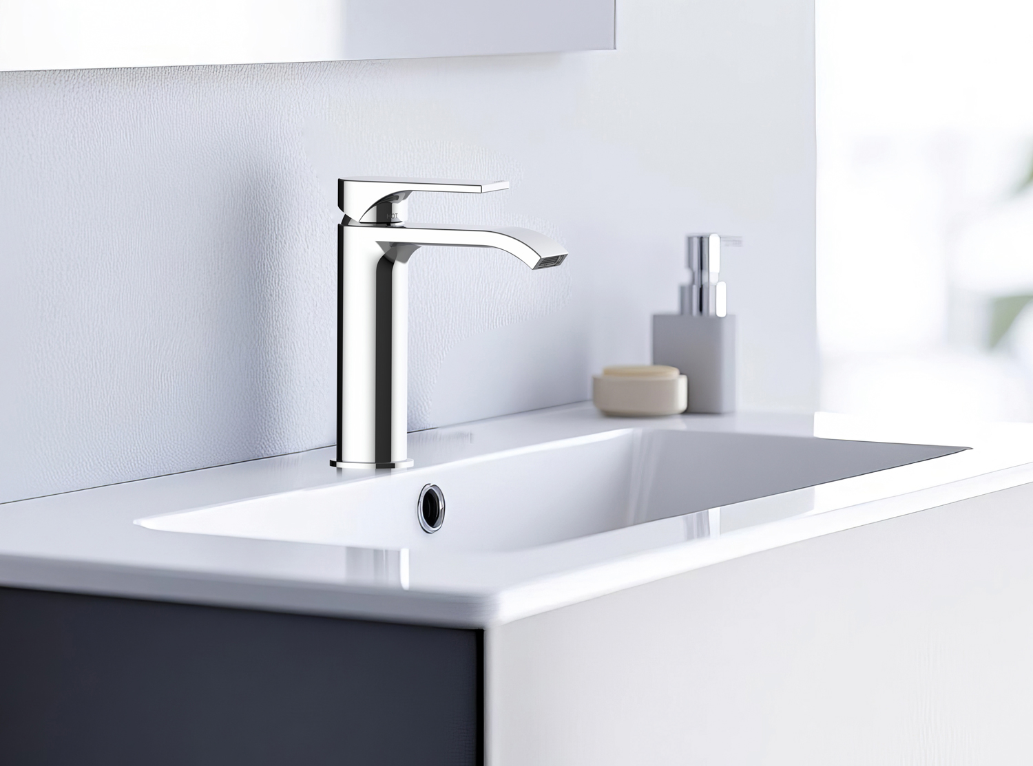 Однорычажный смеситель для раковины BOSSINI Apice/2 E89608.030 с плоской рукояткой, с донным клапаном, цвет Хром