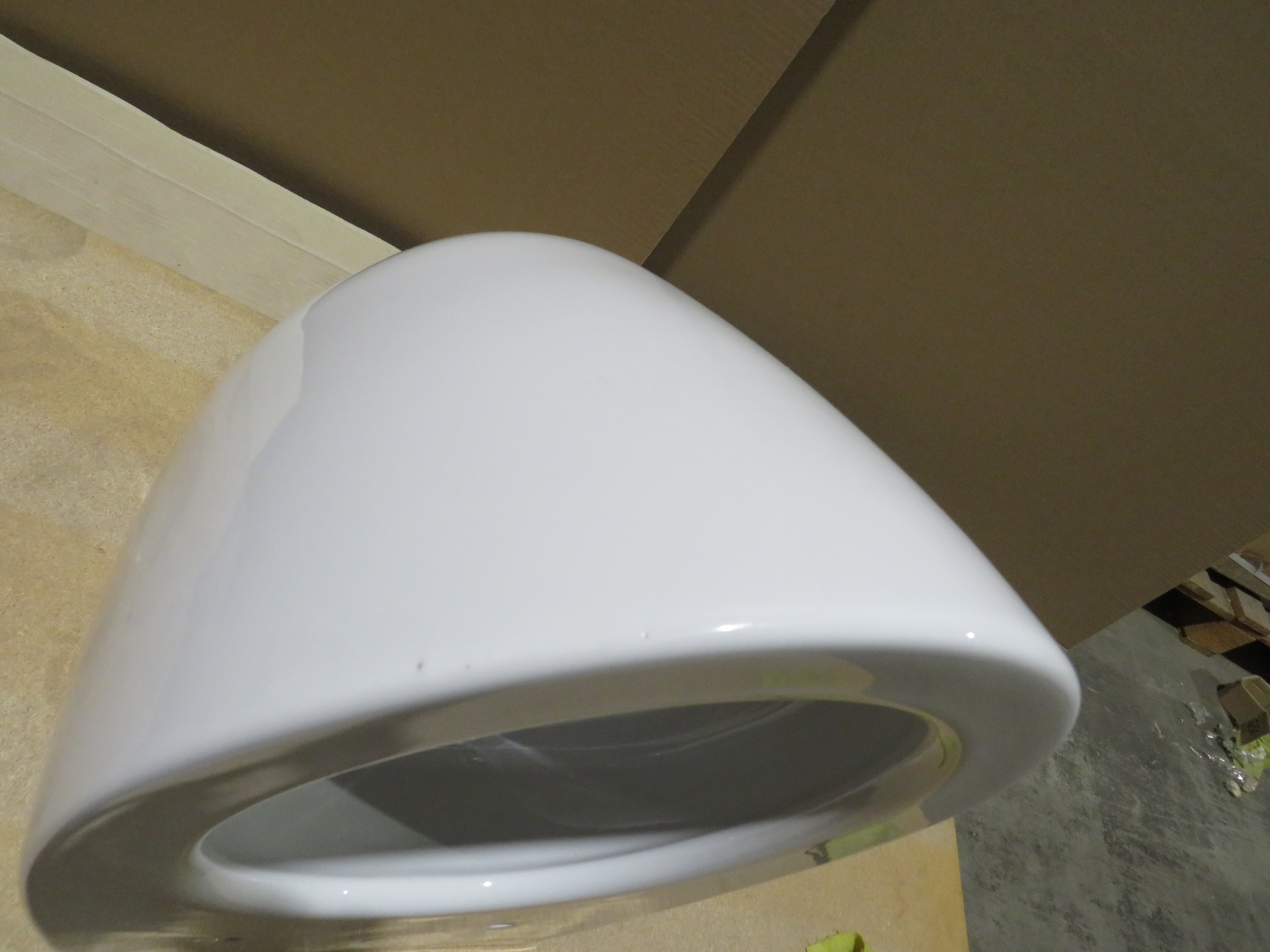 УЦЕНКА. Унитаз подвесной безободковый GSI MODO  981611_УЦ/10   520 мм х 370 мм, белый глянцевый / Дефект:  уколы в эмали