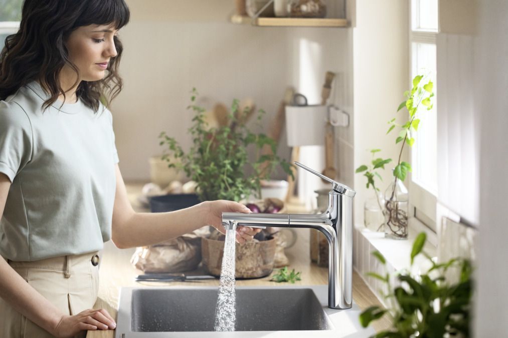 Смеситель однорычажный для кухни с вытяжным душем HANSGROHE ZESIS M38 2 JET 74801800 160 мм, под сталь