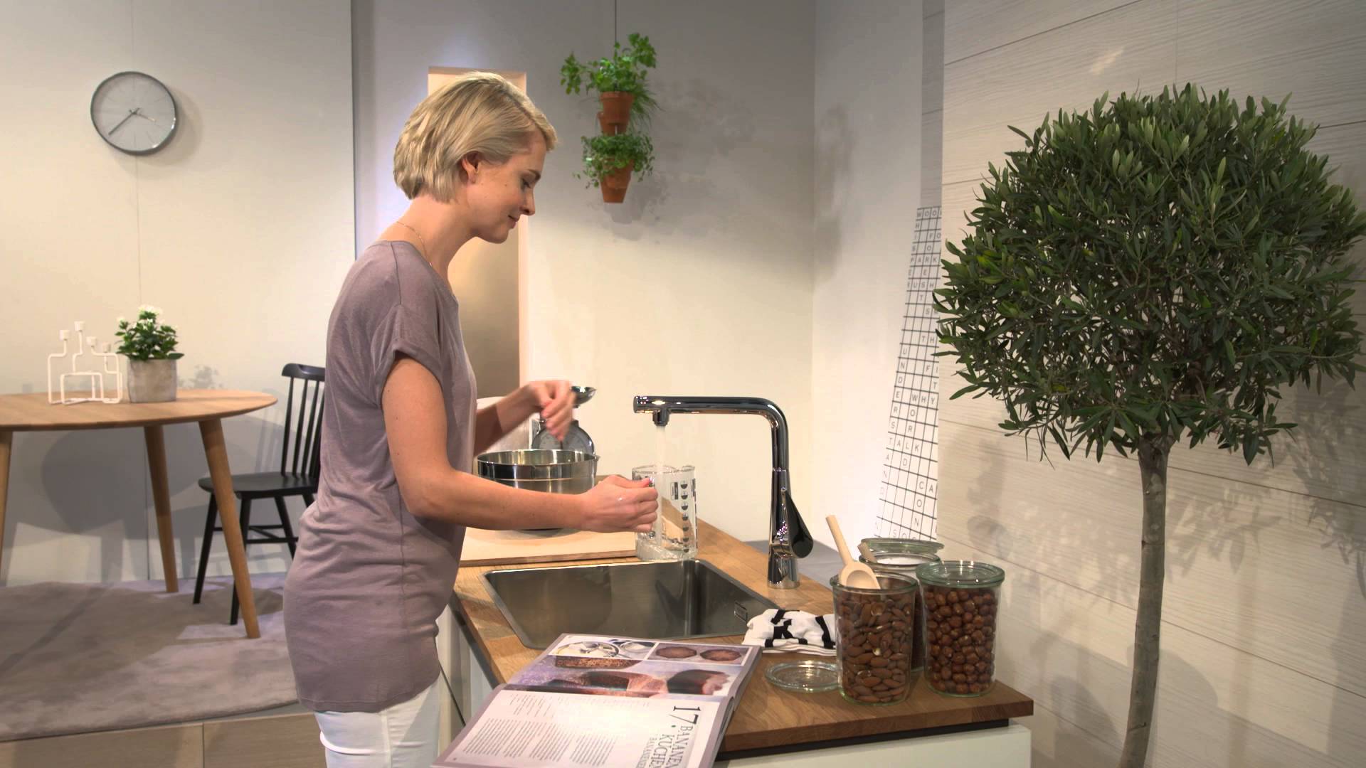 Смеситель для кухни с поворотным изливом Hansgrohe Talis Select S 72820000 Хром