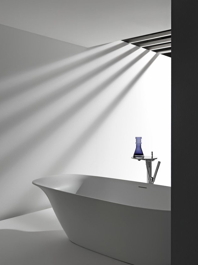 Отдельностоящая  ванна  Laufen   Ino  2.3030.2.000.000.1,  180х80 см, из материала  Sentec, овальная с подголовником, белая матовая