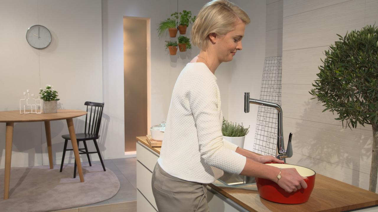 Смеситель Hansgrohe Metris 14820800 для кухонной мойки с вытяжным душем