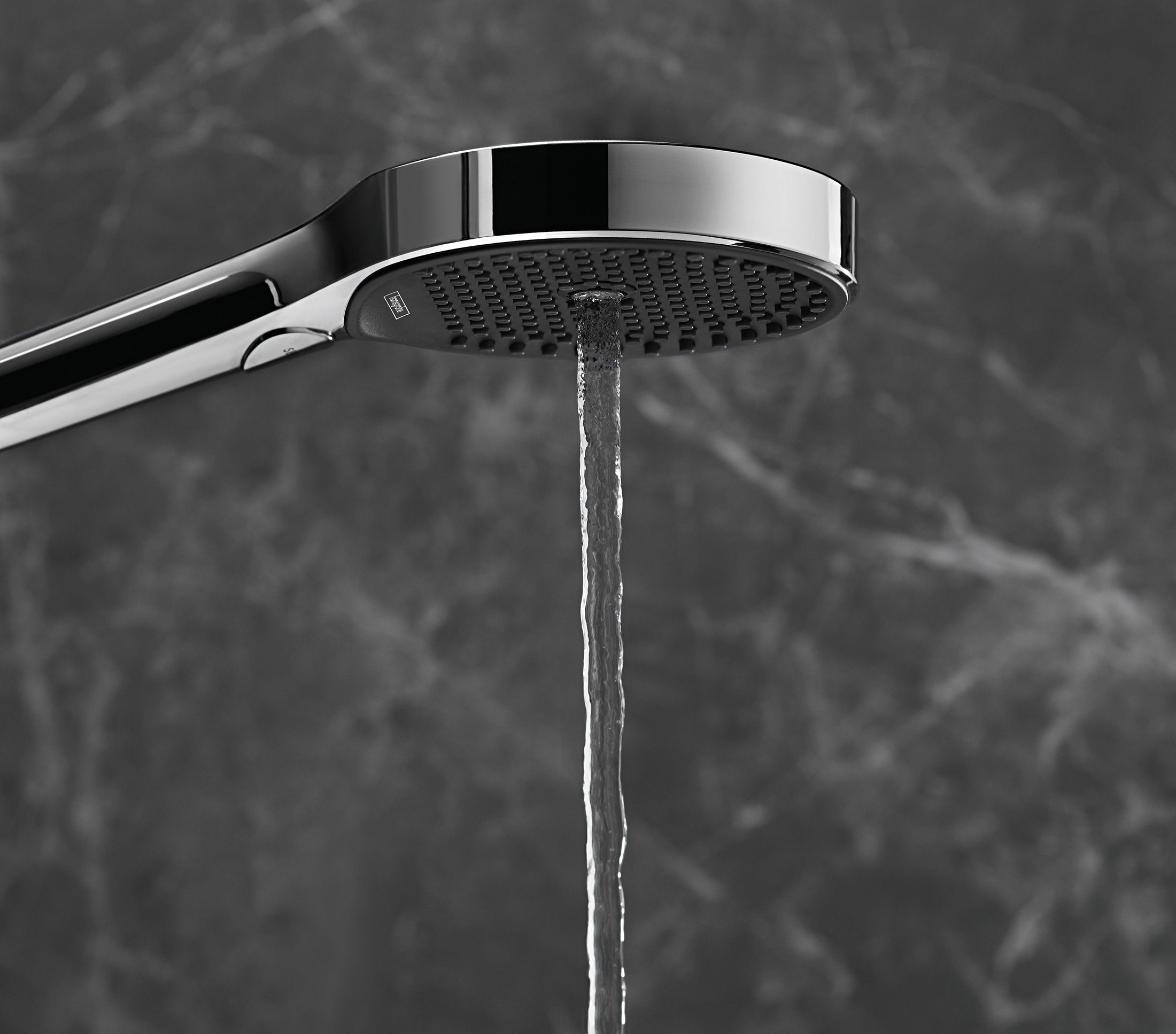 Душевой набор Hansgrohe Rainfinity 27673000 с двумя полками хром