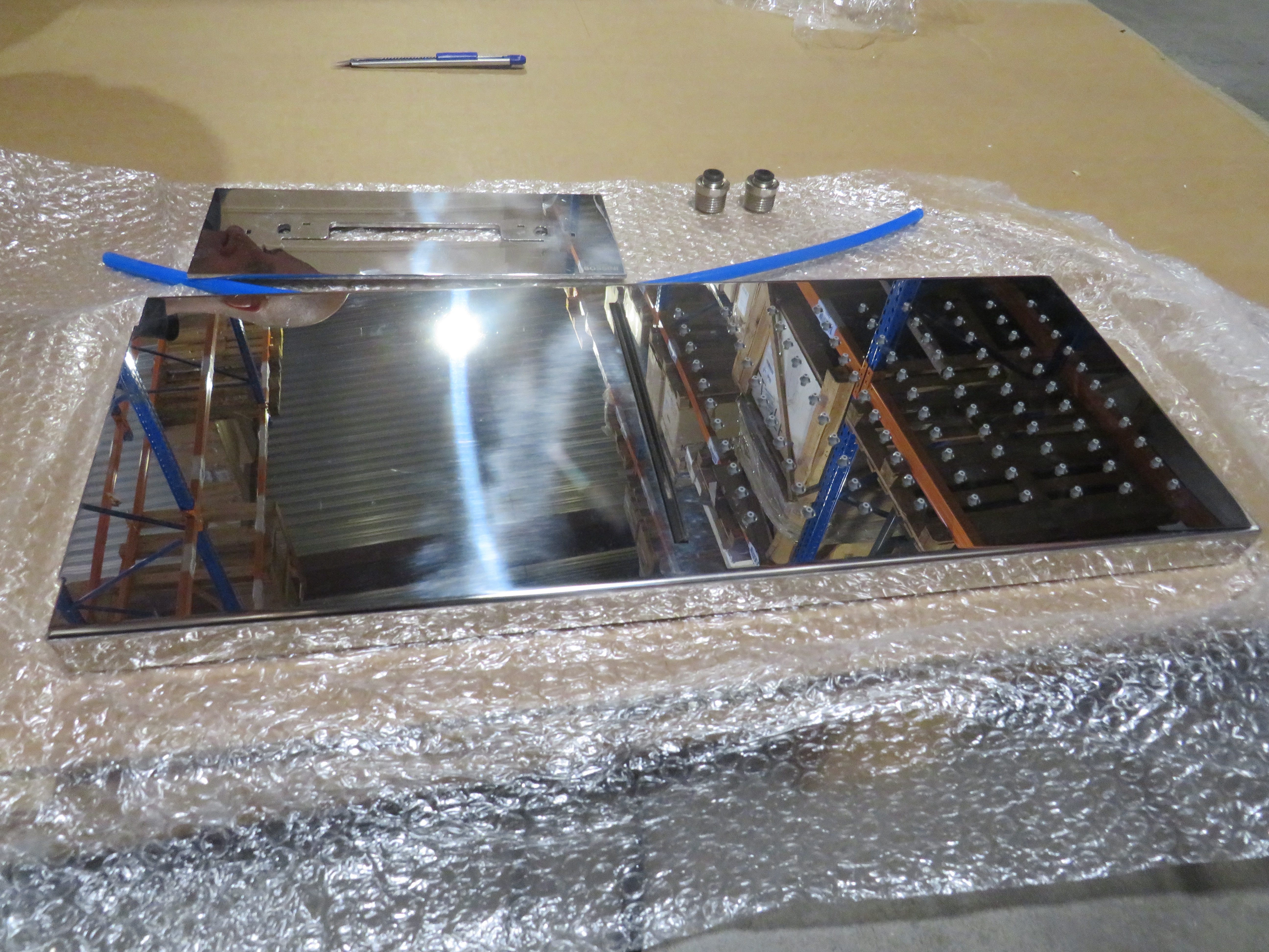 УЦЕНКА. Душевая панель Bossini Manhattan I00570.030_УЦ   Хром /Товар с выставки. Мелкие царапины, нет крепежных болтов.