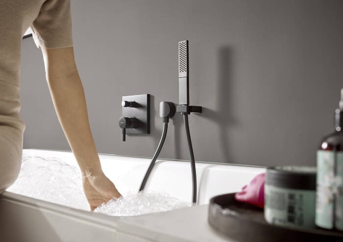 Ручной душ - палочка HANSGROHE Rainfinity 100 1 jet 26867340 c EcoSmart, цвет Чёрный шлифованный хром
