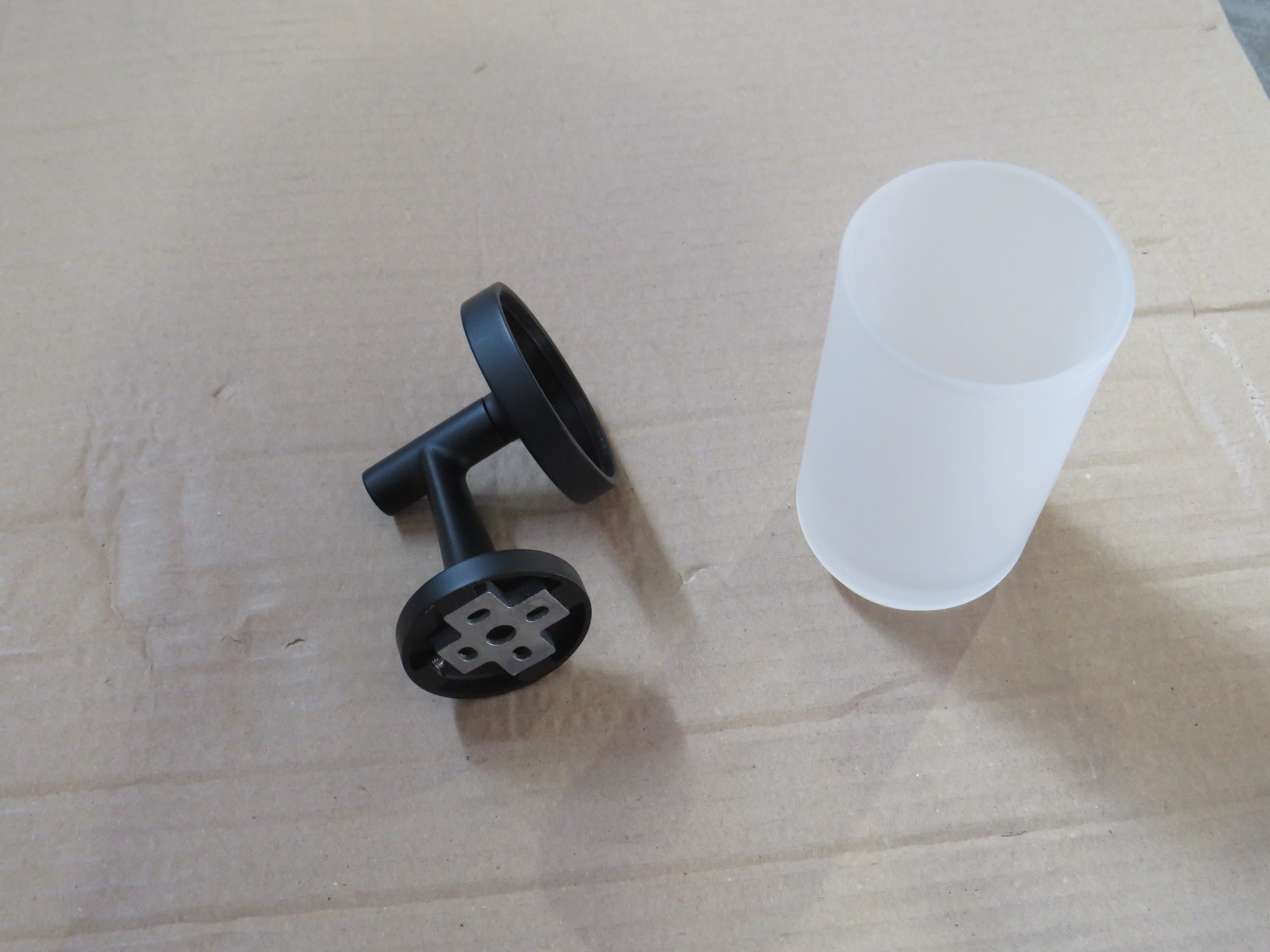 УЦЕНКА. Стакан с держателем  Duravit Starck T  099314600_УЦ   черный / Изделие с выставки. Потертостей нет. Состояние отличное.