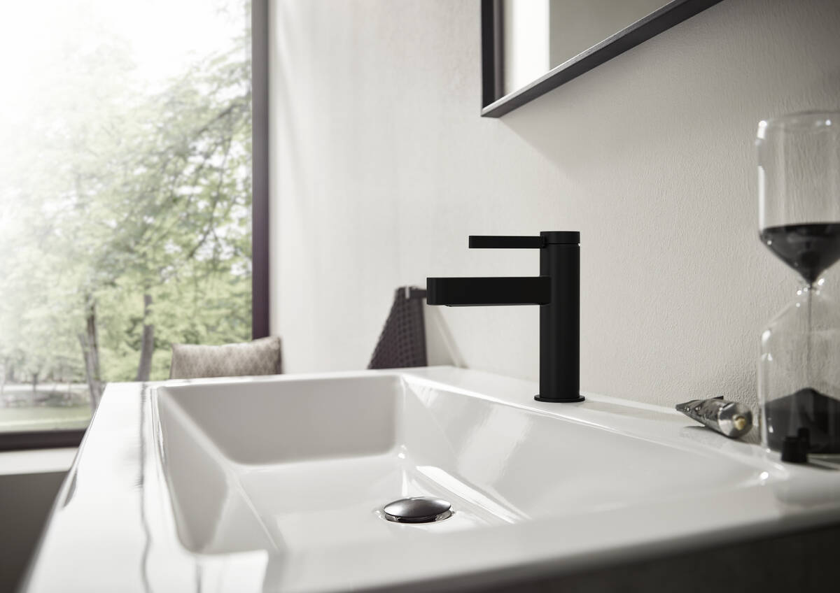 Смеситель для раковины HANSGROHE Finoris 76020670 110 мм, со сливным клапаном, чёрный матовый