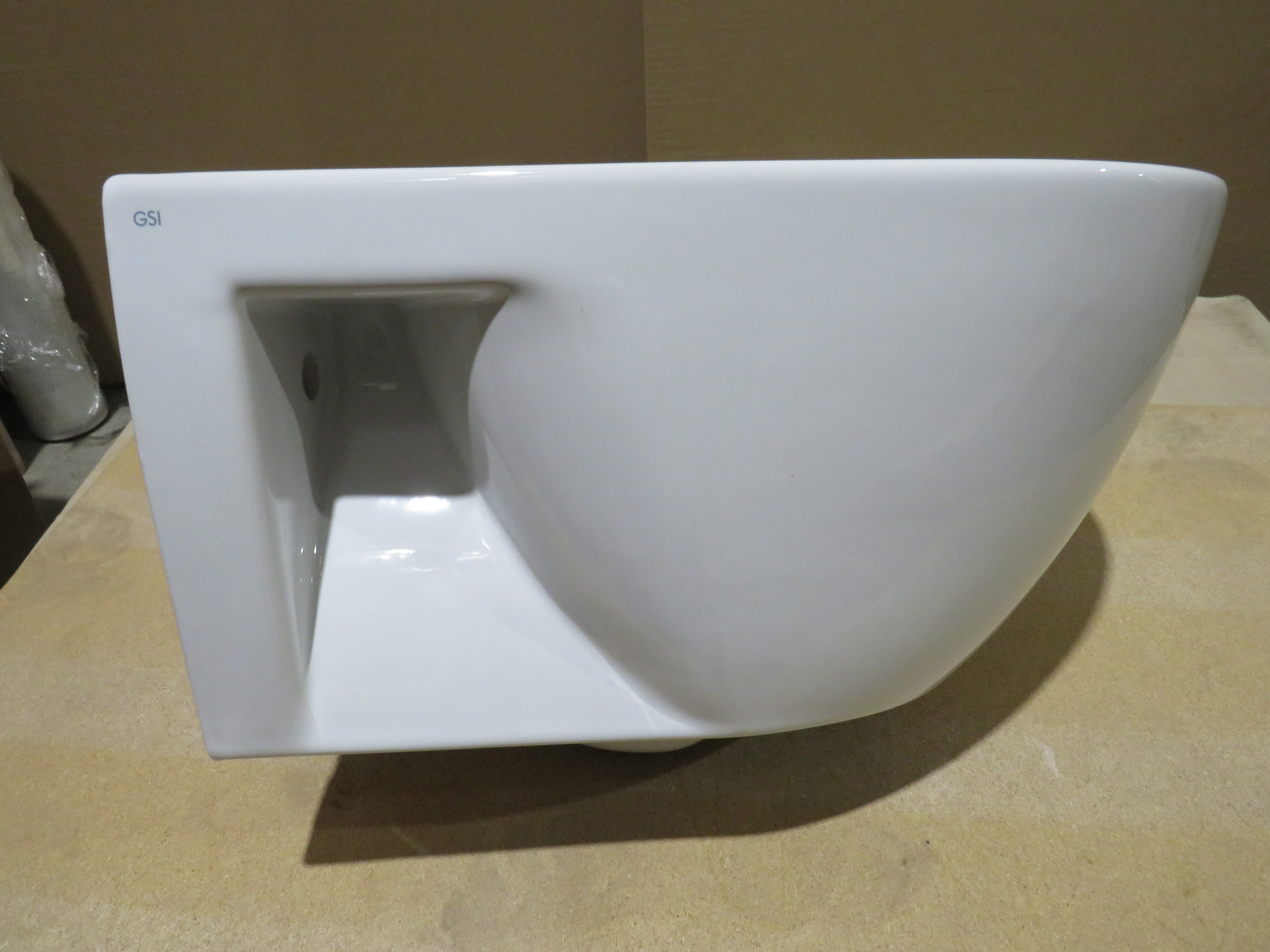 Унитаз подвесной безободковый GSI PURA ECO   880711_УЦ    Swirlflush, белый глянцевый / Дефект: "уколы" в глазури 