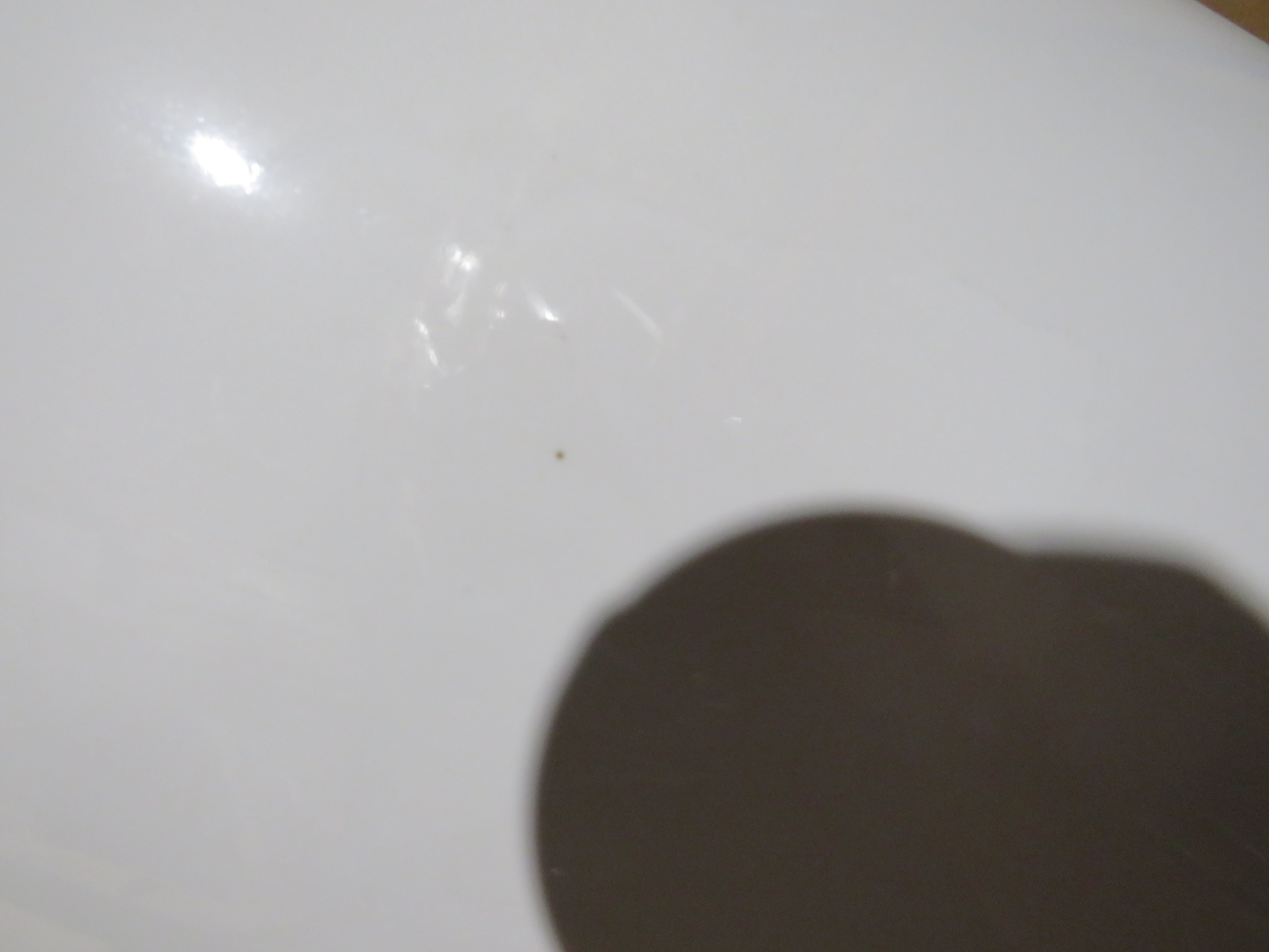 УЦЕНКА. Писсуар подвесной безободковый GSI COMMUNITY   909711_УЦ    310 мм х 350 мм, для крепежа FISRО, белый глянцевый. / Дефект: точка в эмали.