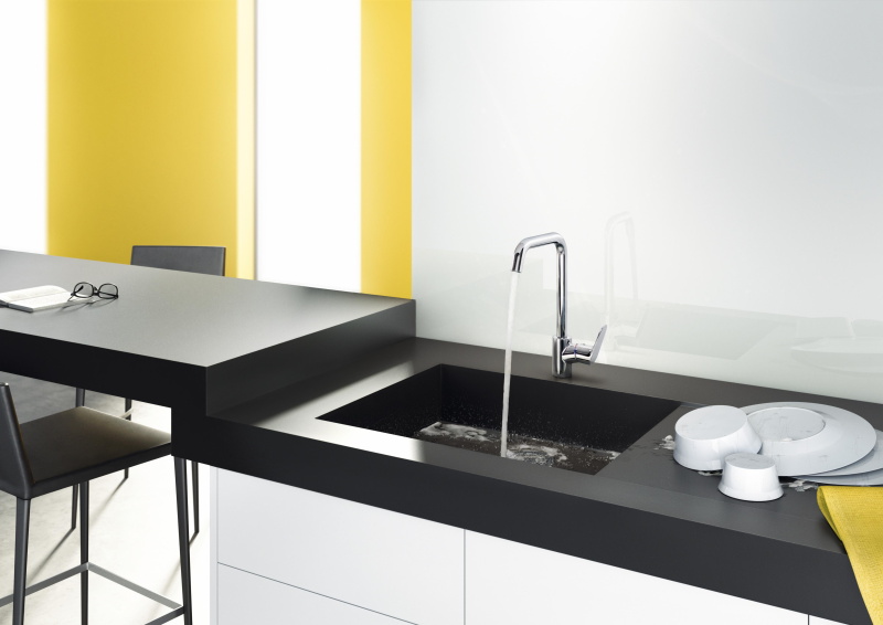 Высокий кухонный смеситель однорычажный с поворотным изливом 1jet HANSGROHE Focus M41 31820670 260 мм, цвет Чёрный матовый