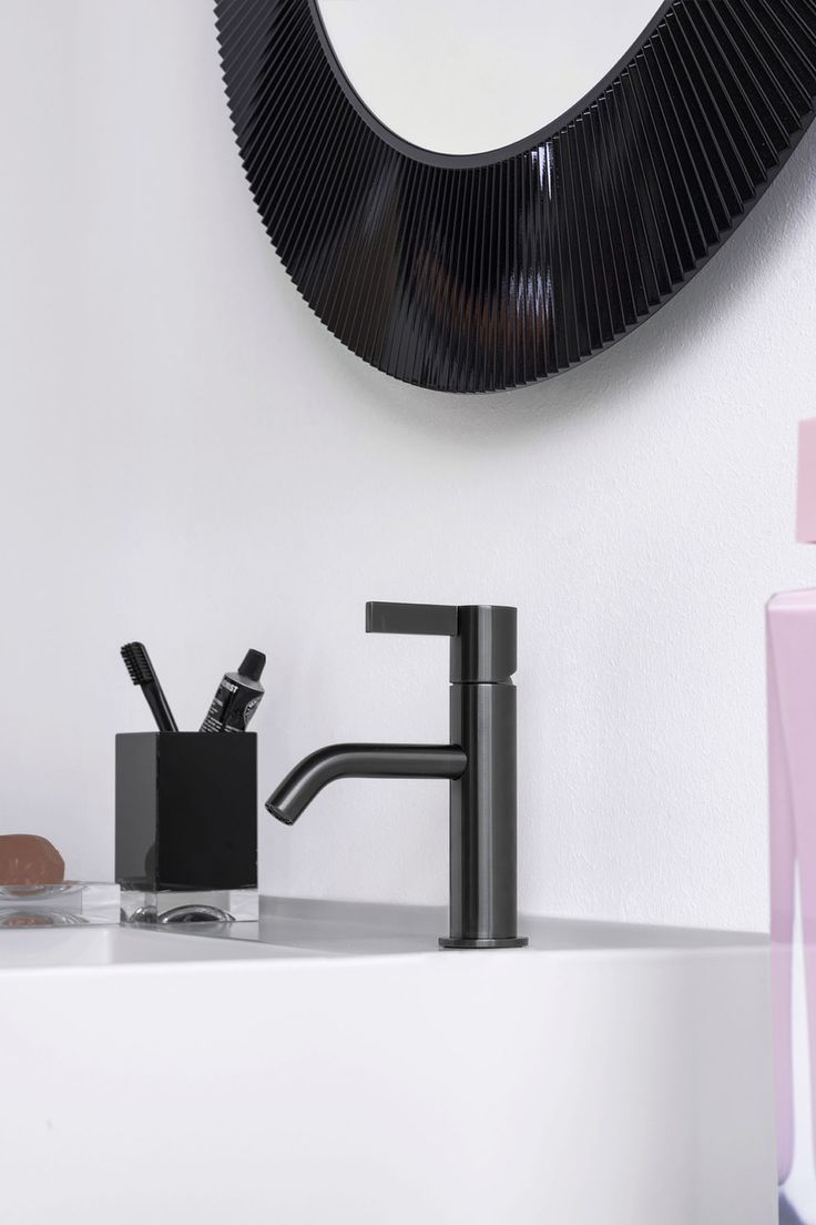 Стакан для зубных щеток Kartell by Laufen   3.8233.0.091.000.1   пластик, цвет плотный черный 
