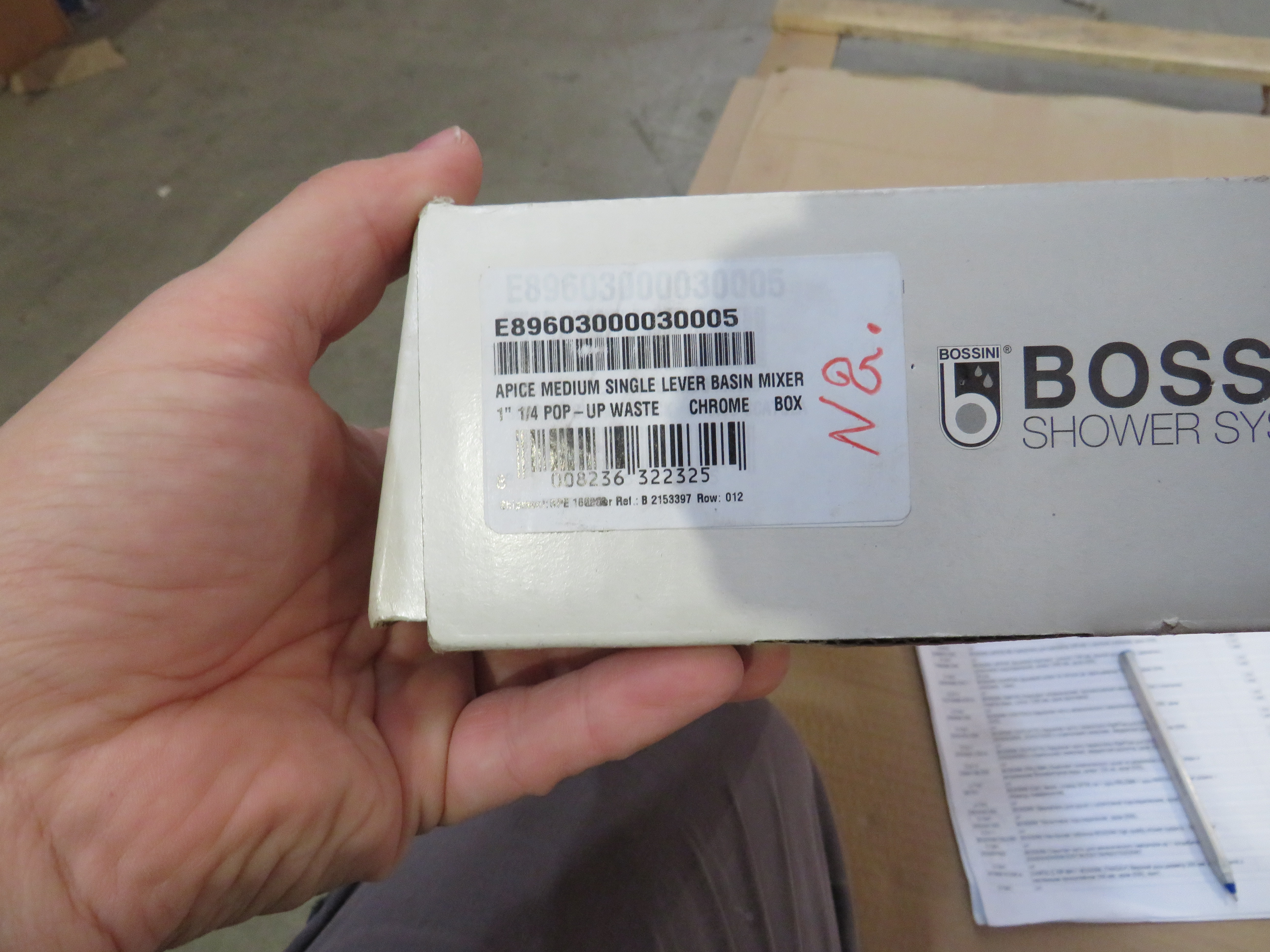 УЦЕНКА. Однорычажный смеситель для раковины BOSSINI Apice  E89603.030_УЦ    249 мм, с донным клапаном, хром / Дефекты: мелкие царапины. Состояние хорошее.