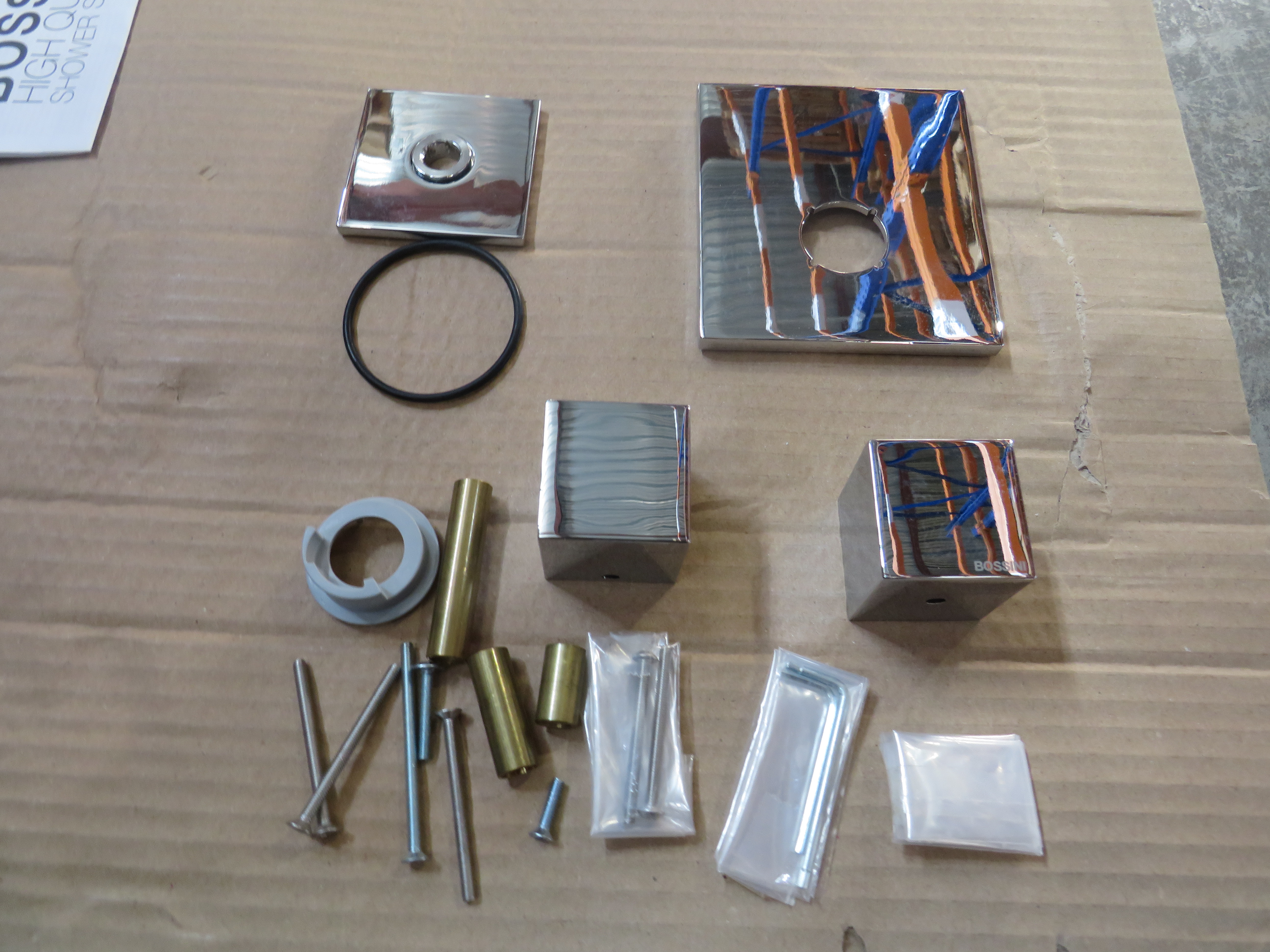 УЦЕНКА. Термостатический смеситель для душа с высокой пропускной способностью Bossini Cube  Z032203.030_УЦ  цвет Хром/ Товар с выставки. Мелкие царапины. Состояние хорошее.