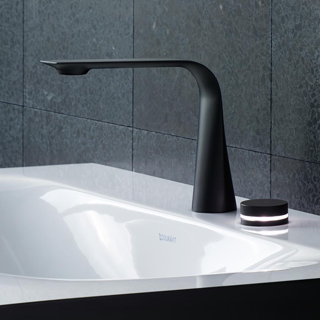 Электронный смеситель для раковины Duravit D.1 D11100008046 на два отверстия, со встроенным блоком питания, без донного клапана, чёрный матовый