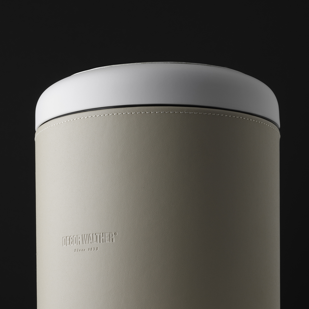 Ведро для мусора с крышкой и педалью, DECOR WALTHER  Brownie TE  0939560    26 x 17 x 24 см, отделка искусственная кожа, цвет: черный матовый