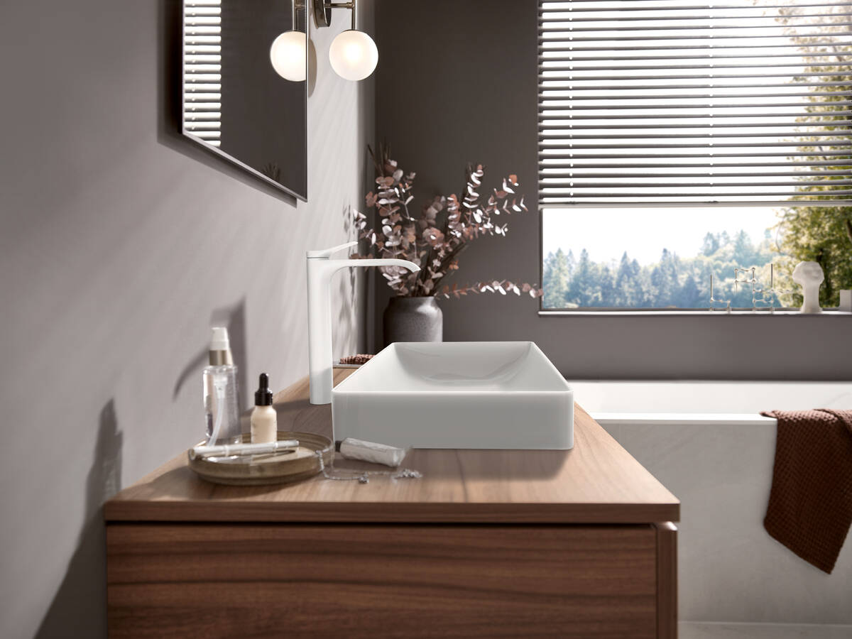 Смеситель для раковины однорычажный HANSGROHE Vivenis 75040700 250 мм, со сливным гарнитуром, белый матовый