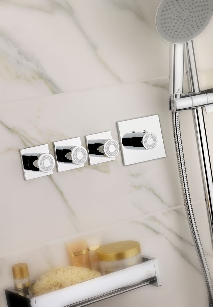 Термостатический смеситель для душа с высокой пропускной способностью Bossini Oki Z031205.030 цвет Хром