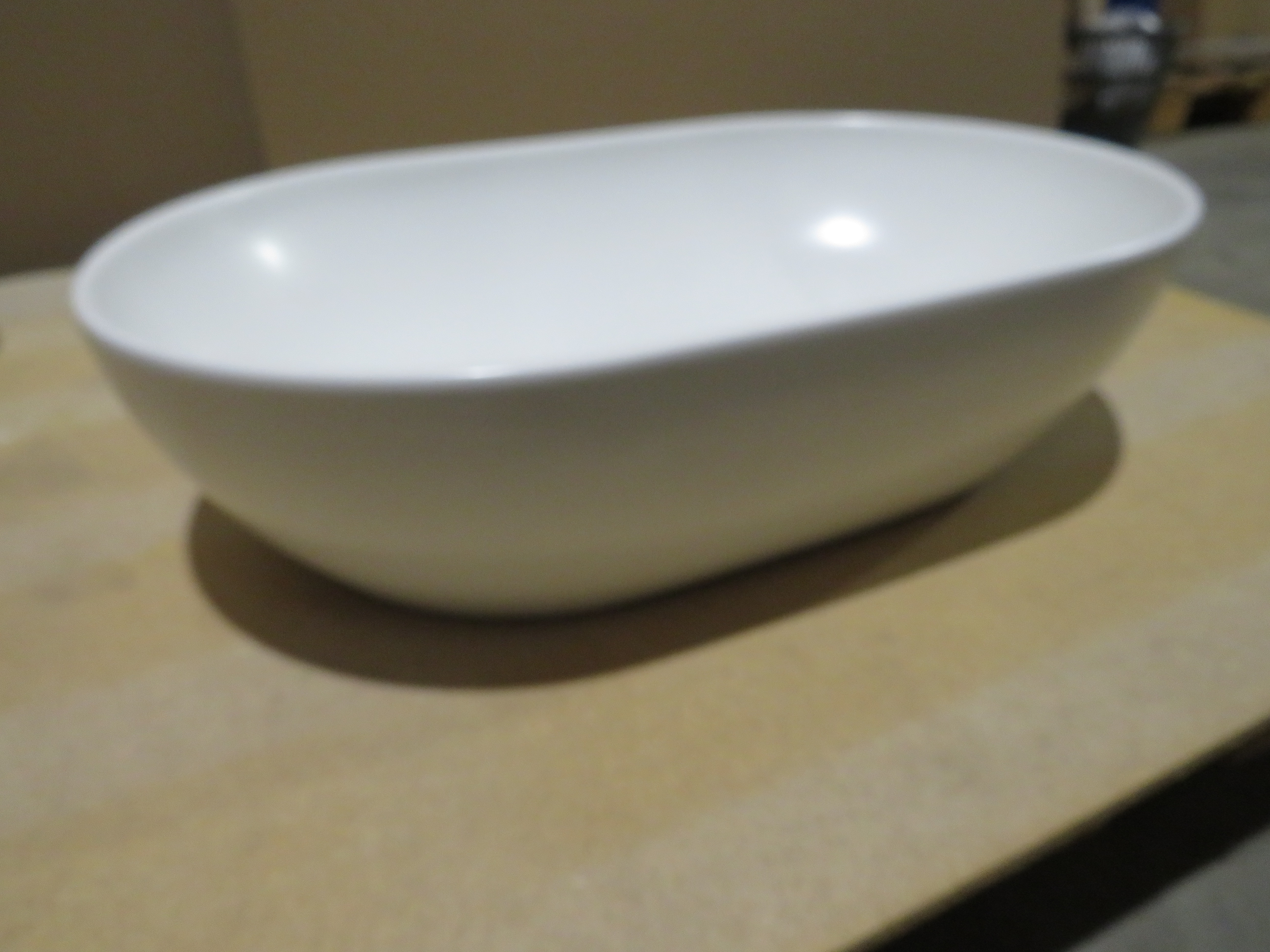 УЦЕНКА. Раковина-чаша накладная GSI PURA   883409_УЦ/2     600 мм х 370 мм, без отверстия под смеситель, без перелива, белый матовый / Дефект: 2 мелких "укола"  в эмали в чаше.