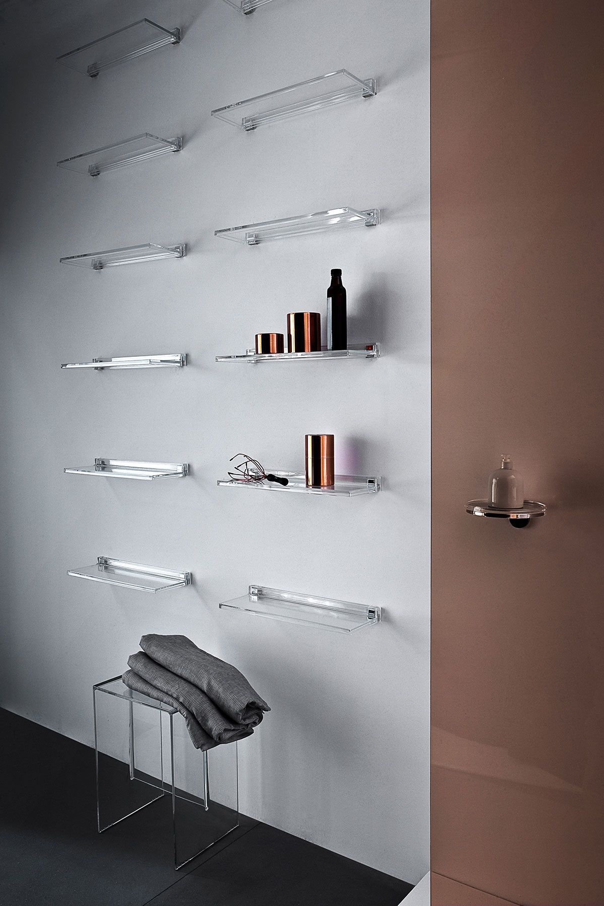Полочка настенная  Kartell by Laufen  3.8533.0.086.000.1  45 см,  пластик серебро