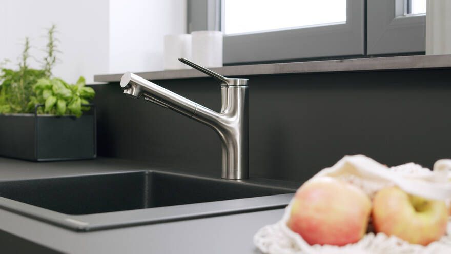 Смеситель однорычажный для кухни с вытяжным душем HANSGROHE ZESIS M33 2 JET 74803800 150 мм, с sBox lite, под сталь