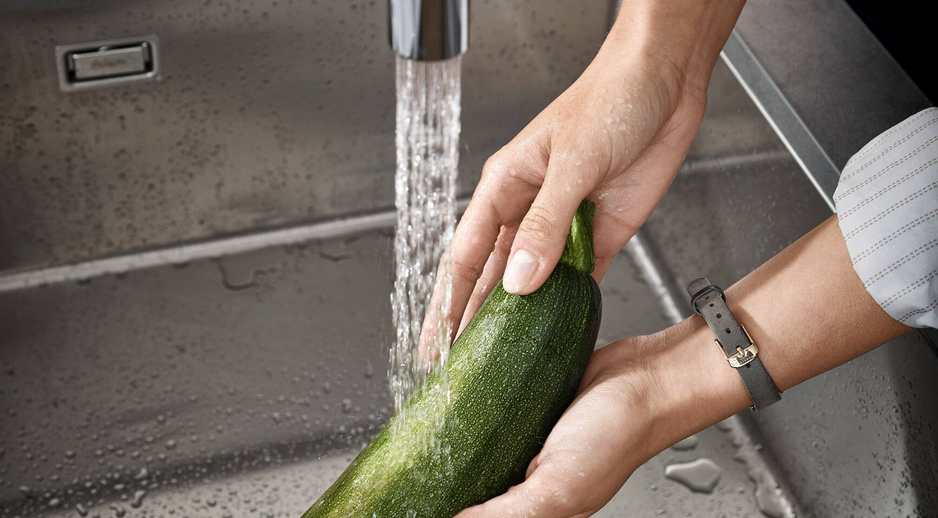Однорычажный смеситель для кухни с вытяжным душем HANSGROHE Metris M71 73800000 220 мм, цвет Хром