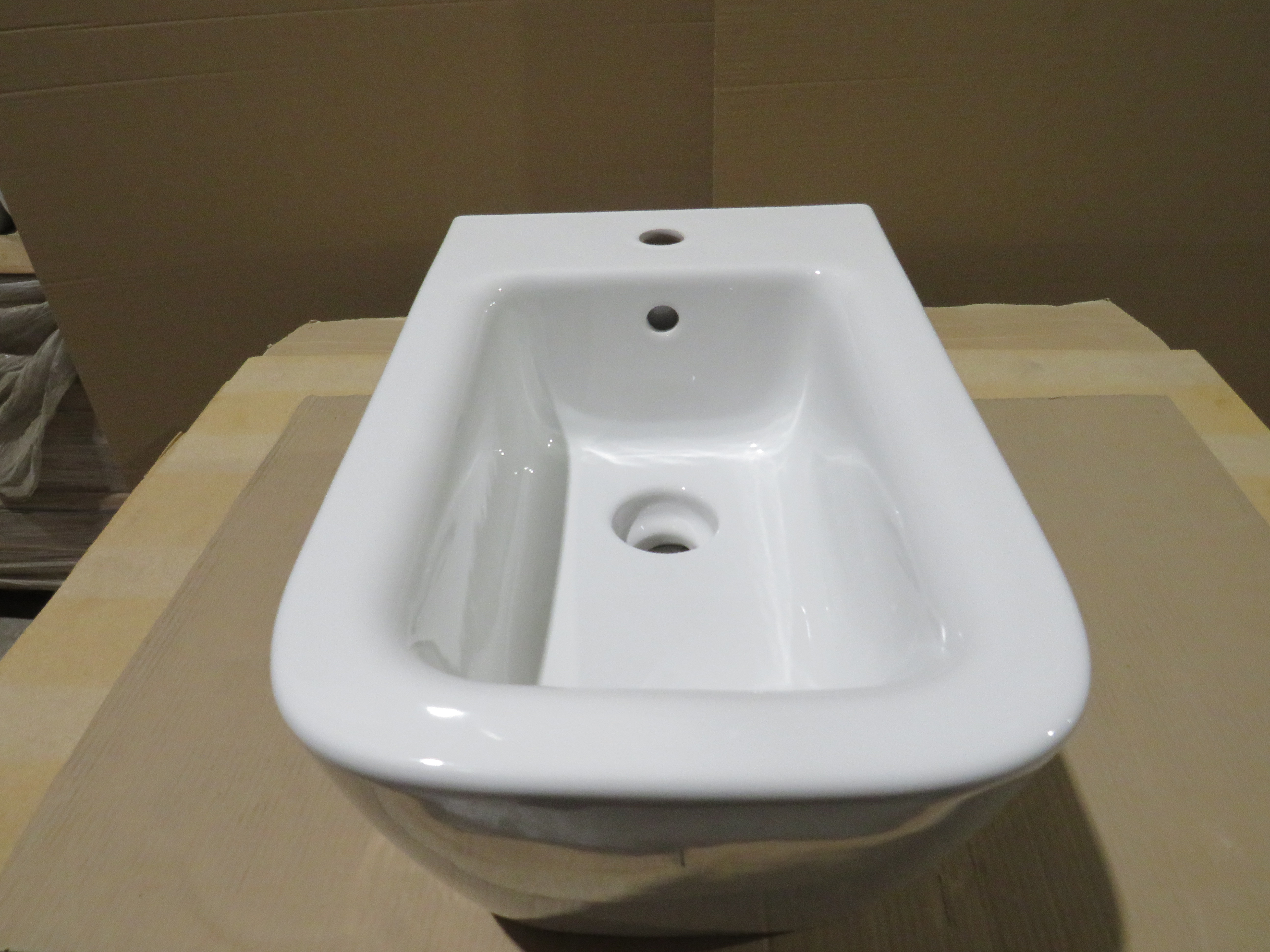 УЦЕНКА. Биде подвесное GSI NUBES   9665111_УЦ/3    550 мм х 350 мм, с отверстием под смеситель, без крепежа, цвет Белый глянцевый / Дефект: неравномерное покрытие глазурью