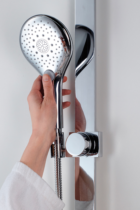 УЦЕНКА. Душевая стойка Bossini Syncronia  DD3002.030_УЦ   Хром (комплект) /Товар с выставки. Состояние хорошее.