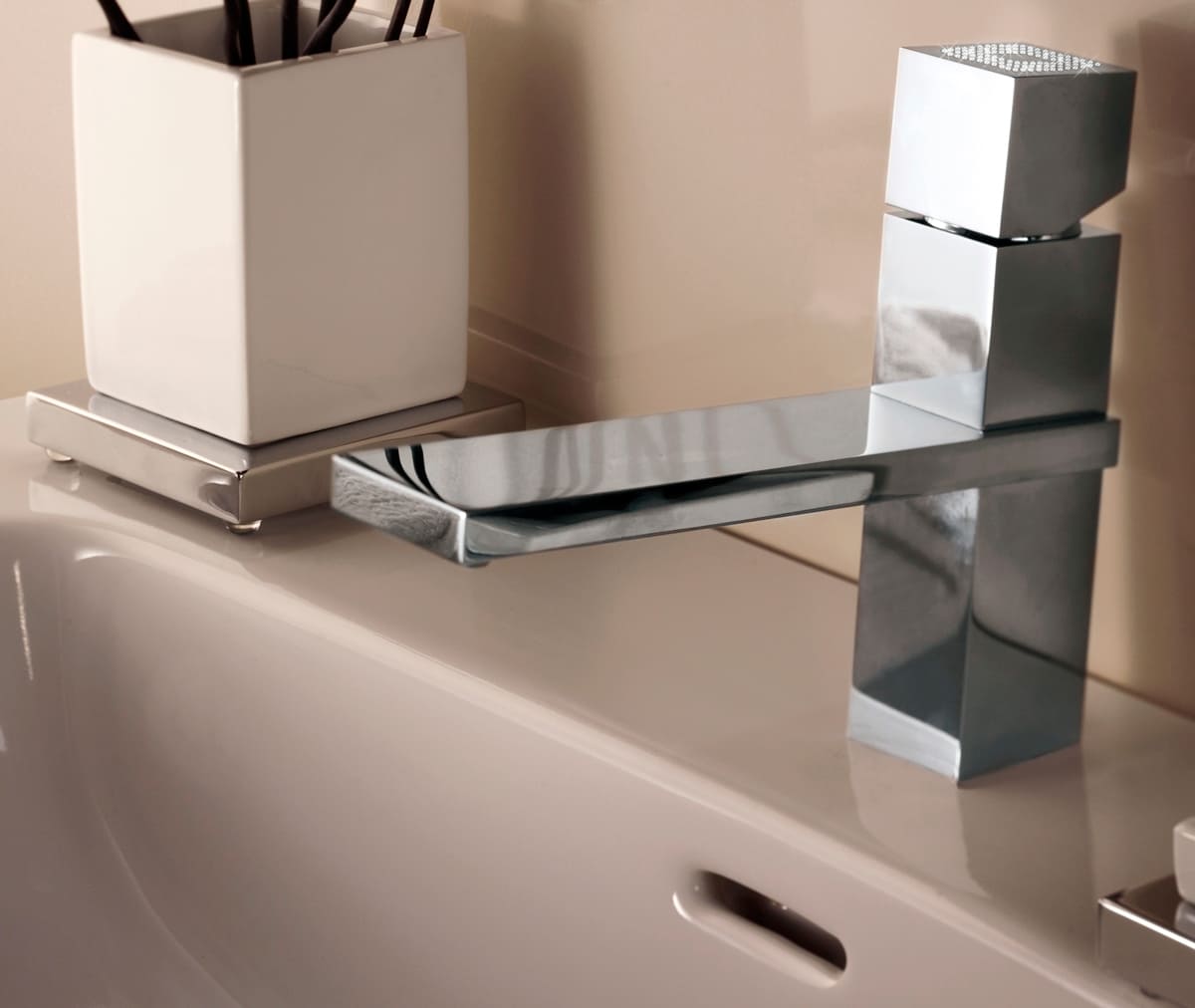 УЦЕНКА. Смеситель для раковины Bossini Cube Z004301.030_УЦ   Хром/ Товар с выставки. Мелкие царапины. Нет аэратора.