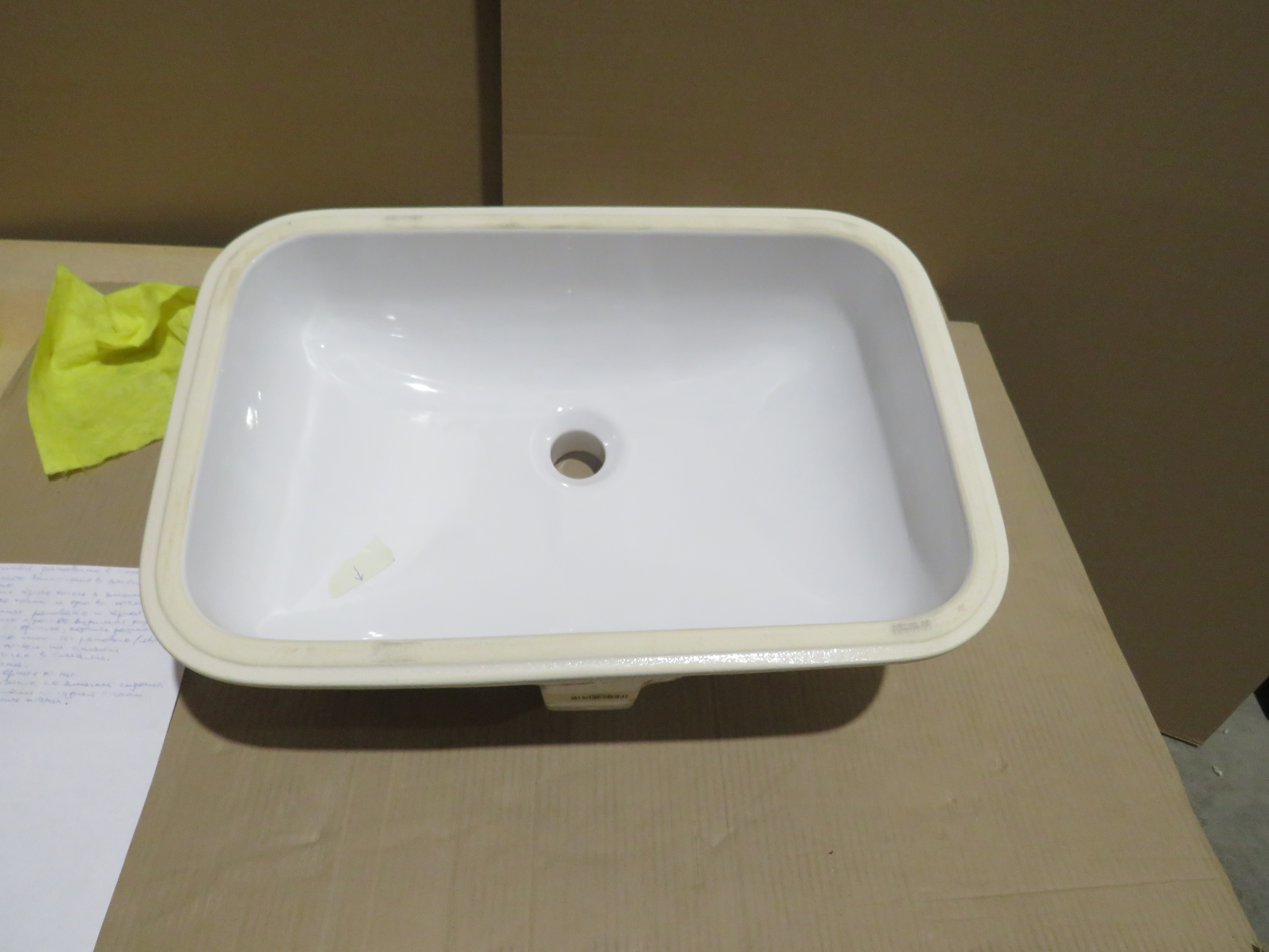 УЦЕНКА. Раковина встраиваемая снизу GSI PURA  724311_УЦ/1    550 х 380 мм, без отверстия для смесителя, с переливом, белый глянцевый. /Дефект: неровность  в виде "раковины"